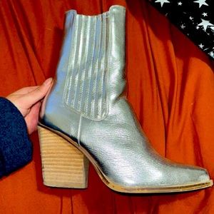 Size 8 Silver boots